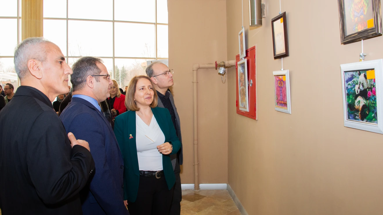 Selçuk Üniversitesinde “Topraktan Sanata” konulu sergi açıldı